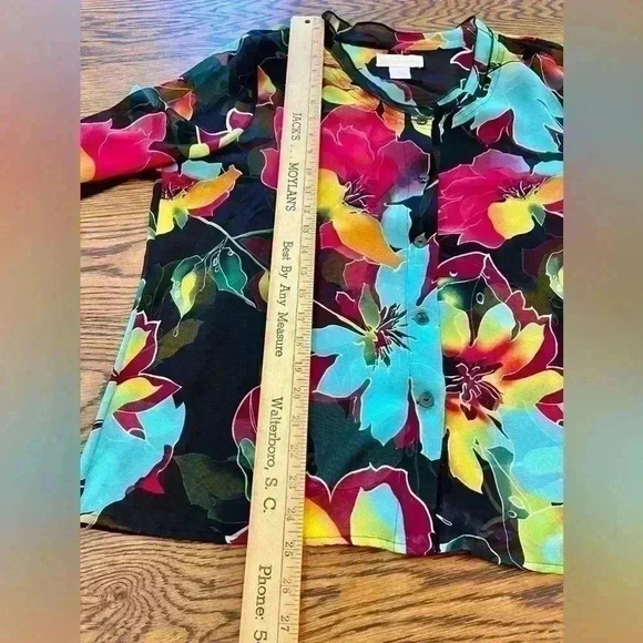 Soft surrounding floral 100% silk button blouse size large Classy, sexy feminine - Picture 6 of 7